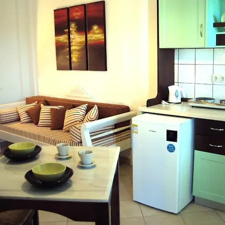 Apartahotel Island House 3*