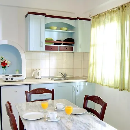 Island House 3* Mylopotas