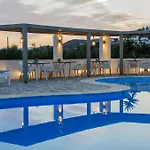 Ξενοδοχείο με διαμερίσματα Island House 3*