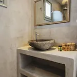 Island House Μυλοπότας
