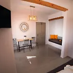 Island House Μυλοπότας
