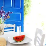 Island House Aparthotel Mylopotas
