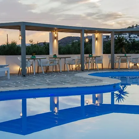 מלון דירות Island House 3*