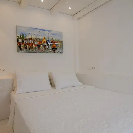 Aparthotel Island House Mylopotas