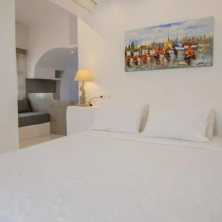 מלון דירות Island House 3*