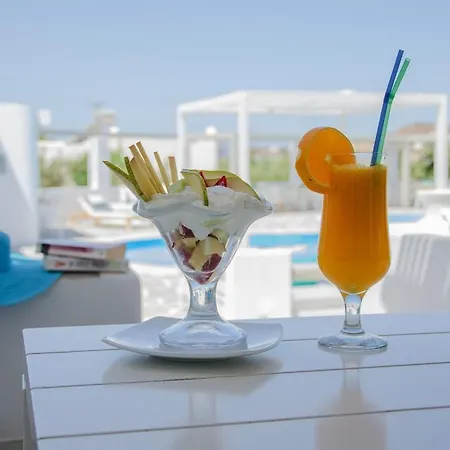 מלון דירות Island House 3*