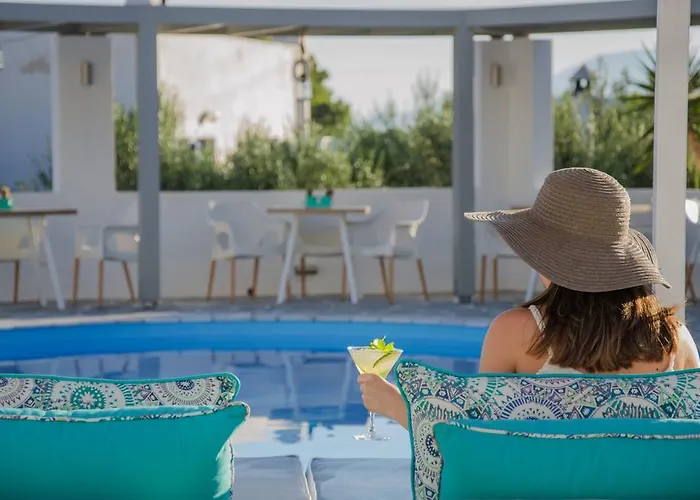 Aparthotel Island House Mylopotas