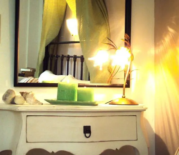 Island House Aparthotel 3*