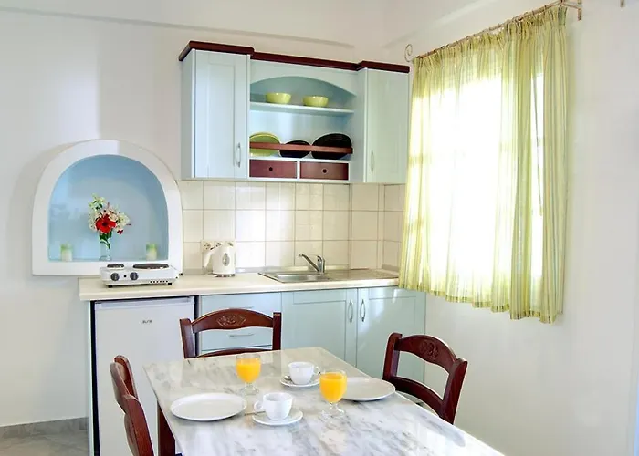 Island House 3* 마일로포타스